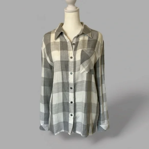 Amaryllis Gray Plaid Flannel Shirt with Crochet Detail - Picture 3 of 9
